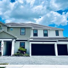 Deluxe themed private ROOMS - Ensuite Bath & Pool Access by Casa Da Jura