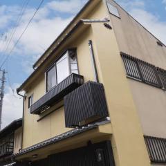 Family-Friendly, 2-Story Kyoto House, Walk to Gion