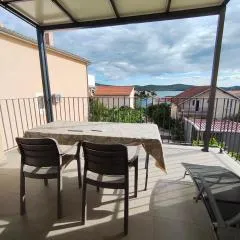 Spacious 2-bedroom apartment with terrace sea view