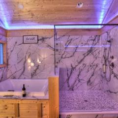 Brand New Luxury Cabin Full of Amenities