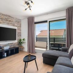 Shimmering Sea Apartment with Terrace - Four Bedroom Apartment with Terrace