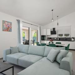 Three Bedroom Villa with Swimming Pool