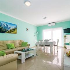 Holiday Home Villa Ksenija - Six Bedroom Holiday Home with Pool