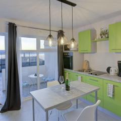 Studio Apartment with Terrace Leona