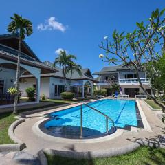 V201 1BR Pool Access Walk to Yanui Beach