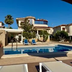 Fantástica Villa Familiar en La Marina