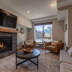 Modern Mountain Oasis Top floor 2 level 2bd