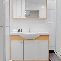 Secluded 1BR Apt in the Heart of the City
