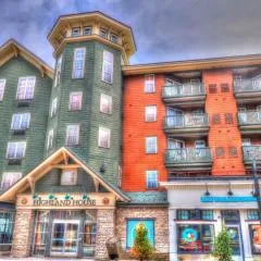 Snowshoe Mountain Retreat! Ski in and Out!