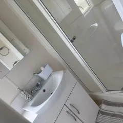 Seaside Escape Modern Mobile Home Stay