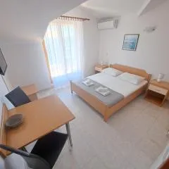 Apartments and Rooms Saric
