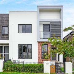 Entire home in Austral, Australia