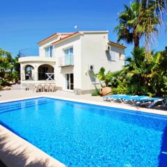 Estrella - holiday home with stunning views and private pool in Benissa