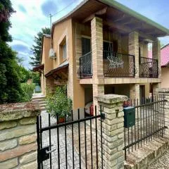 Rózsa Apartman Dombori