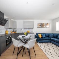 Modern home, Contractors friendly with 2 free parking spaces