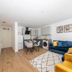 Modern home, Contractors friendly with 2 free parking spaces