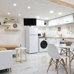 Free parking, Close to Subway, Central location