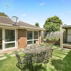 Beach Breeze Bungalow - in the heart of Torquay