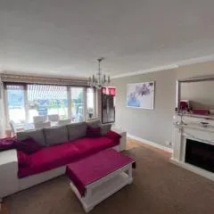 Zentrale, helle Wohnung mit Balkon! Ideal für Messe, Business und Städtereise