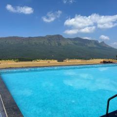 Neeli Betta Retreat - With Mountain view and Pool