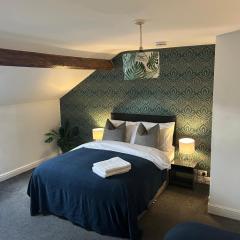 BIG 7-bed Contractor House in Derby by PureStay - 7 nights min!