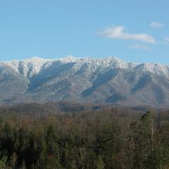 The Big Kahuna by Venture Smoky Mountains