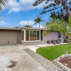 Seabreeze Bungalow Chic, Breezy Bungalow w/Gas Grill,Fireplace, A/C & Large Patio - Walk to Beach