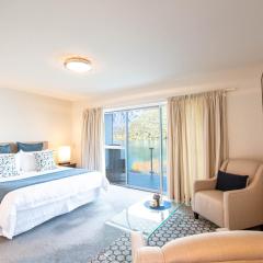 Alpine Village - Lake Edge Studio Apartment