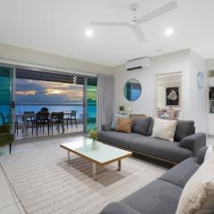 Sub-Penthouse Stunner Harbour Views & Pool
