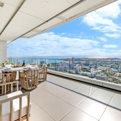 Ultimate Penthouse Majestic Harbour Views & Pool