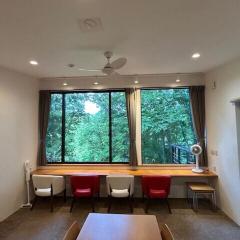 サンカーサ リバーサイド - 自然の中で暖をとる冬の隠れ家