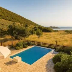 Seaside Aqua Bliss & Serenity with Private Pool