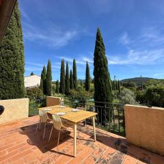 La Dolce Vita Haut de villa avec jardin terrasse barbecue babyfoot parking entre Aix et Marseille