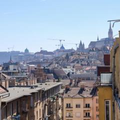 M52 Buda by Danube & Castle View