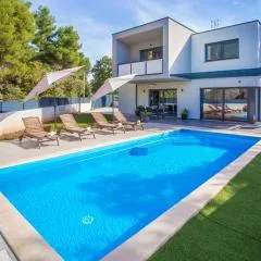 Villa Villa Eva Tar by Interhome