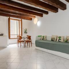 GuestHost - Comfy Studio in the Heart of Cagliari
