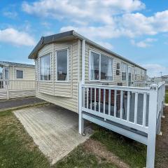 Great 6 Berth Caravan In Essex At St Osyth Beach Holiday Park Ref 28018Mv