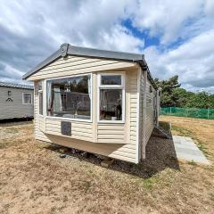 Superb 8 Berth Caravan At Caldecott Hall Country Park, Norfolk Ref 91055C