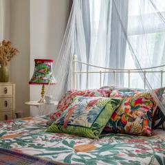 City Centre Retreat near Stadium with Free Parking - Sleeps 3