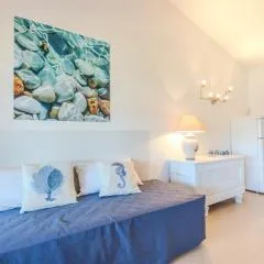 Seafront House Salina - beach and nature