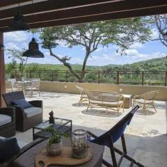Casa da Árvore - Refúgio de Luxo com Jacuzzi e Vista para a Serra