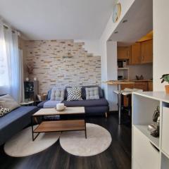 Bright apartment 10 minutes from Cannes