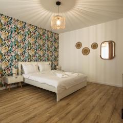 Long Street Studio- Historic Center by MM Host