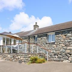 Ysgubor Newydd Parc Isaf