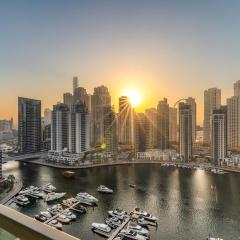 Panoramic Marina 1BR City Skyline Views with Balcony, Pool & Gym Access