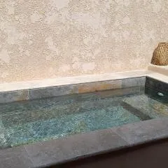 Gite pour deux avec bassin relaxant sans vis a vis