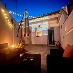 Apartamento independiente con parking privado gratuito y terraza de ensueño junto al Teatro Romano