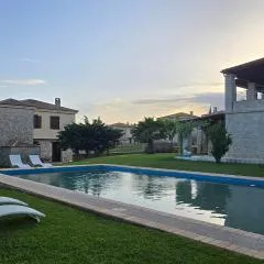 To Petrino, Stylish Stone House, Elani