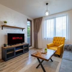 Stylish Apartment with Free Public Parking