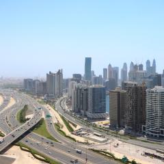 Chic 1BR in Nobles Tower City Views & Prime Location